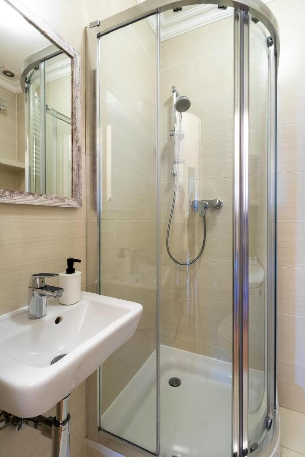 Apartament Luster I Obrazow Варшава Екстериор снимка